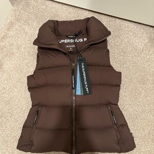 ❗️SOLD❗️NWT Aritzia supersnug puff vest size small in rich mocha brown color